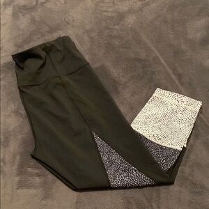 Zella Women’s Black and White Patterned Leggings